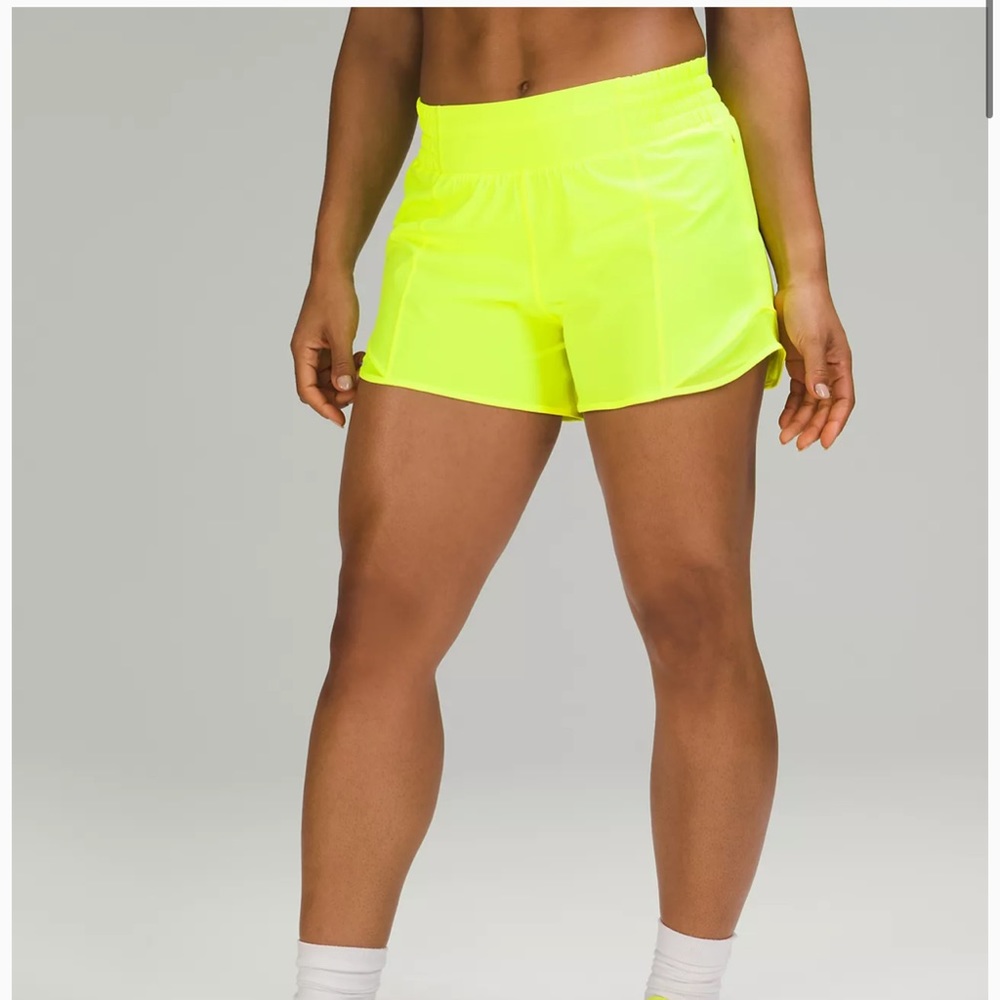 Lululemon high rise “Hotty Hot” 4” short in size 10 Tall